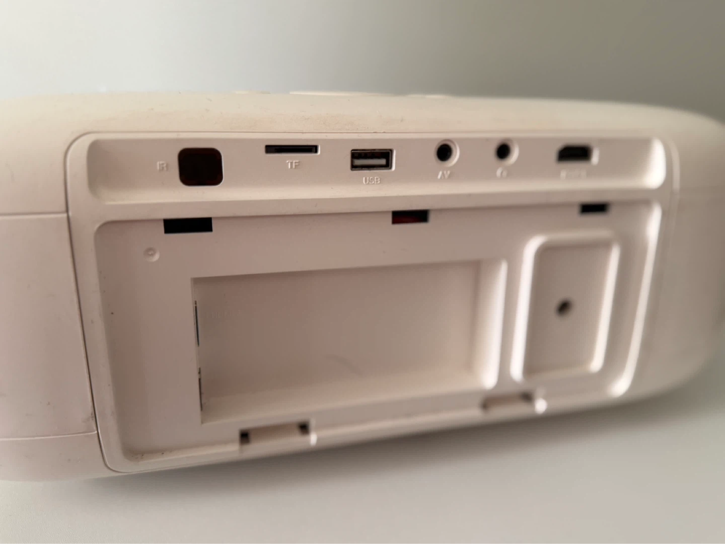 RCA RPJ275 1080P Projector Compatible with 4K – Untested – As Is - photo 4