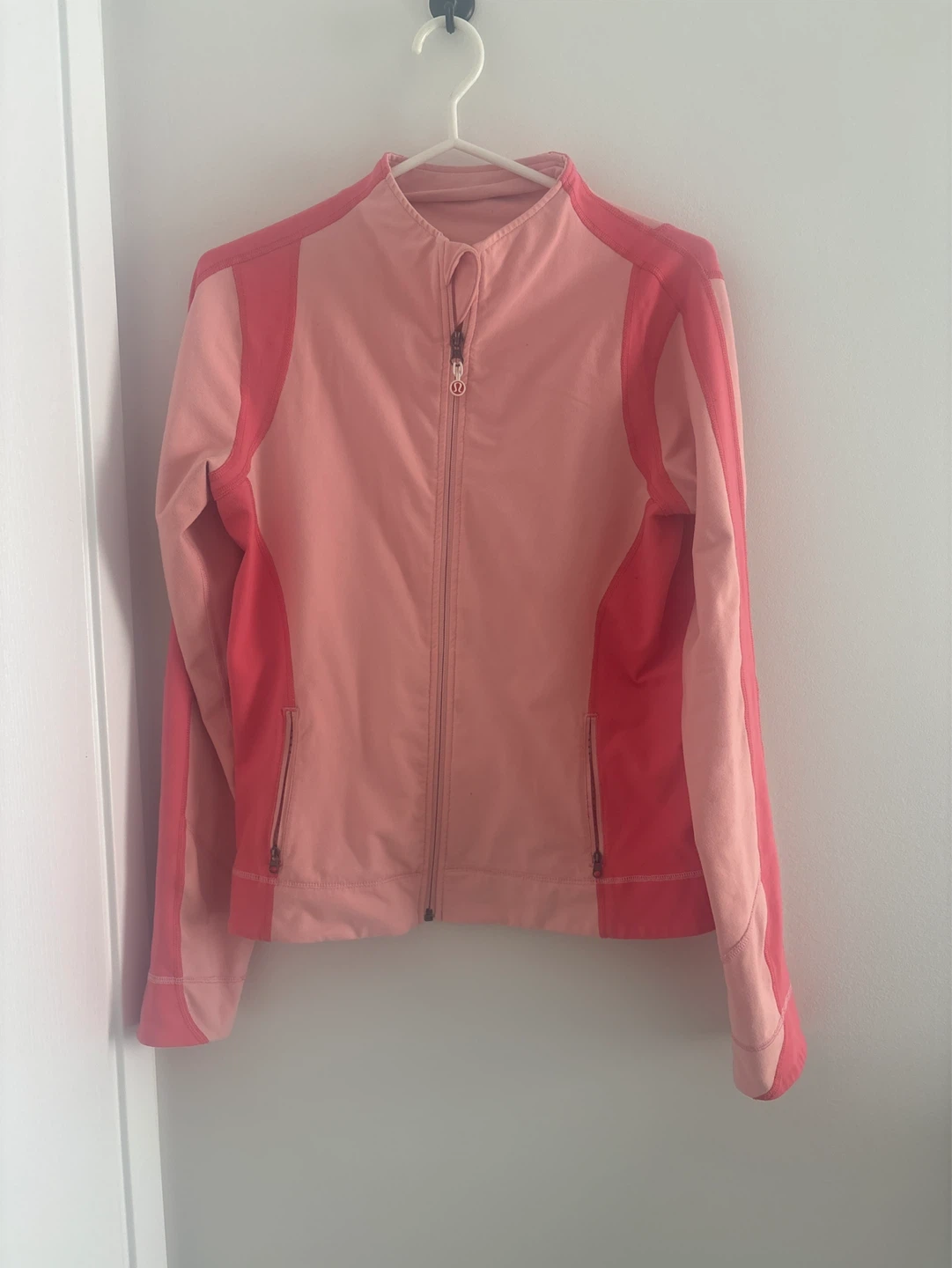 Lululemon Jacket  size 6 - photo 2