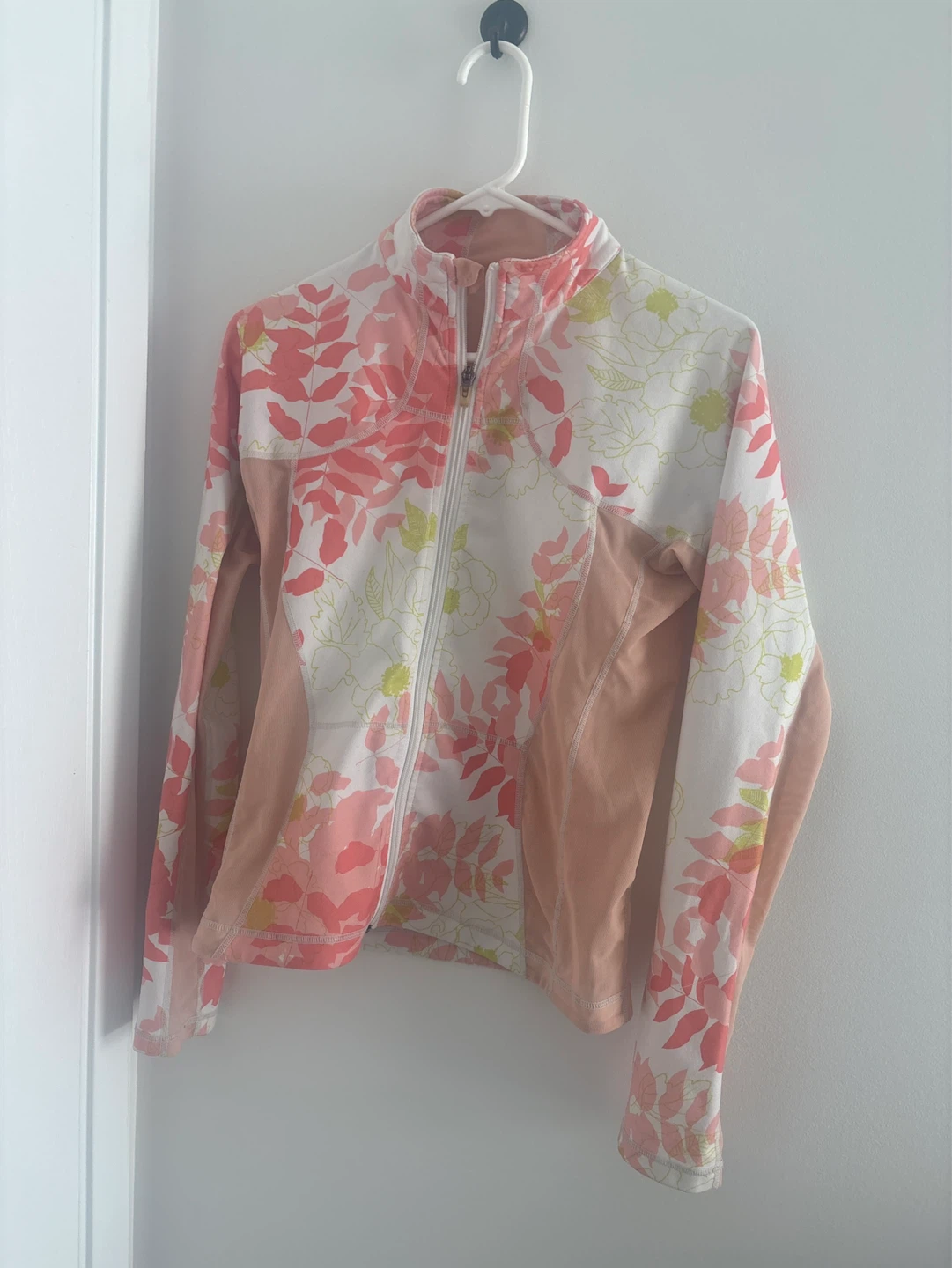 Lululemon Floral Track Jacket size 4 - photo 2
