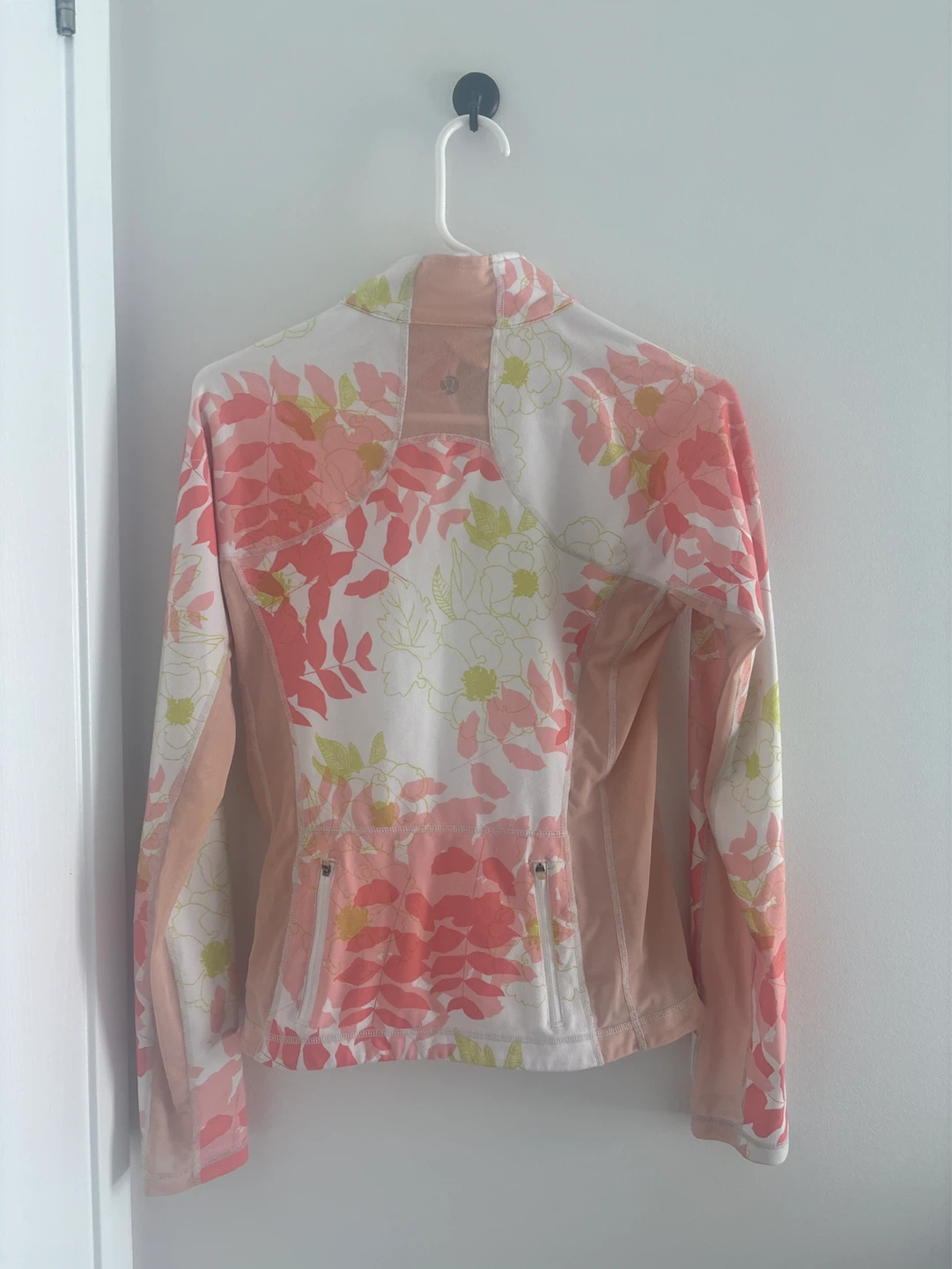 Lululemon Floral Track Jacket size 4 - photo 3