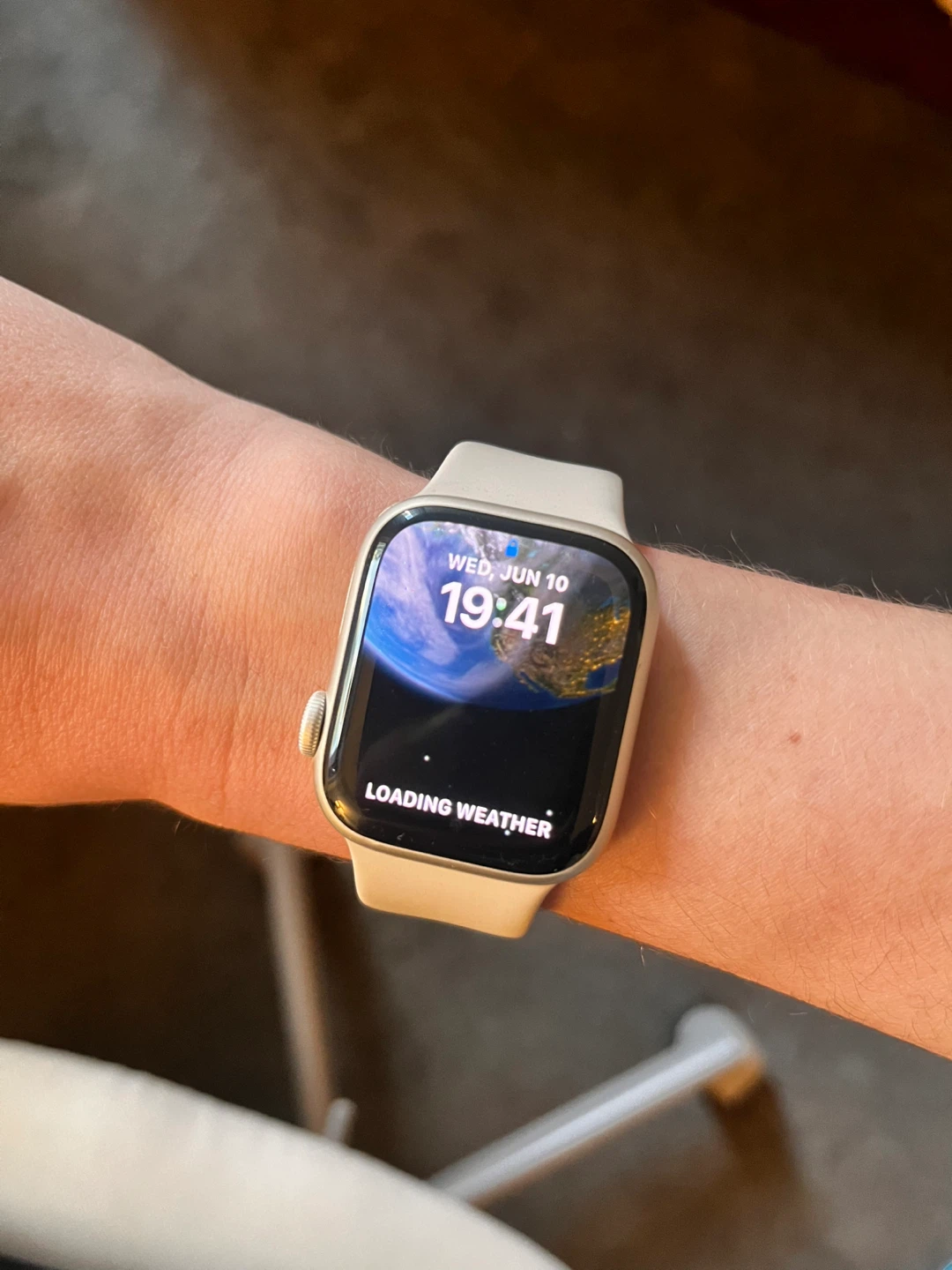 Series 8 Apple Watch in Starlight 41mm - photo 3