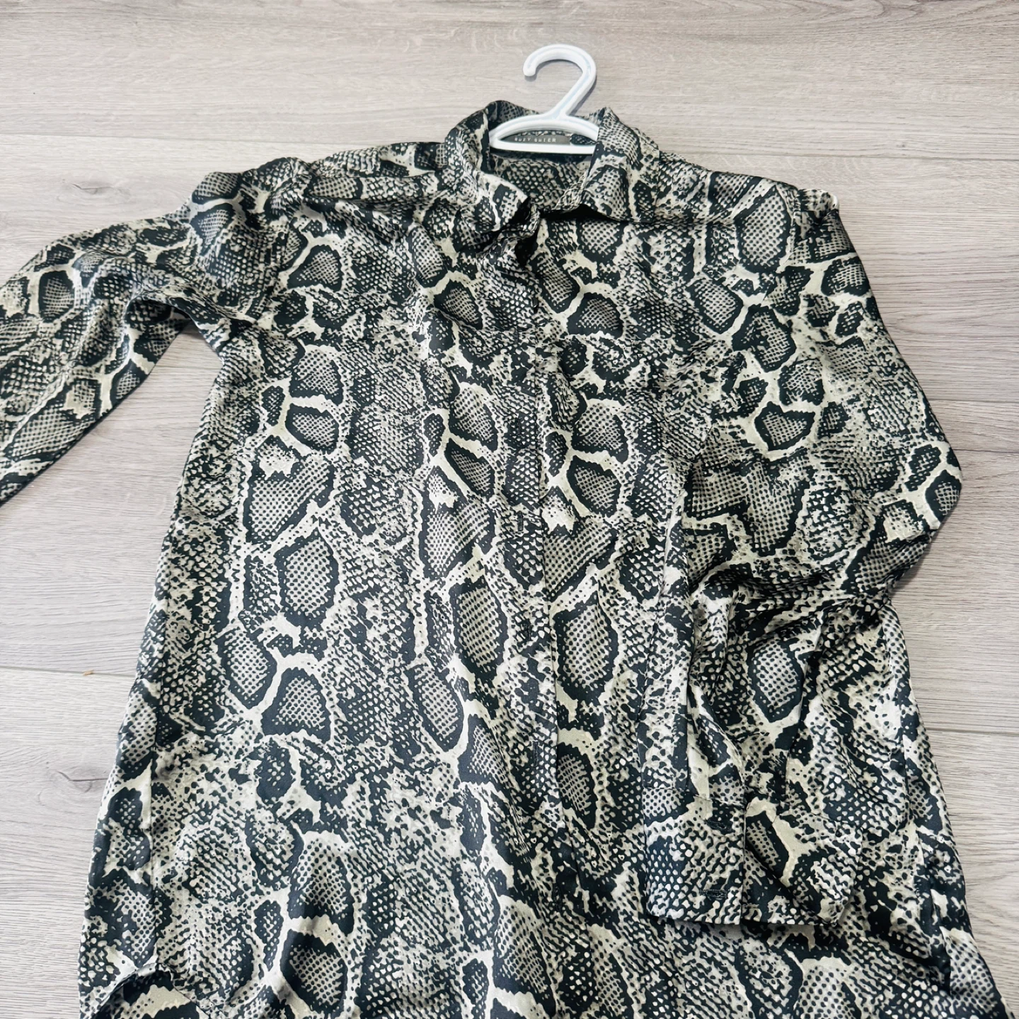 Suzy Shier Snake Print Button-Up Shirt - photo 2