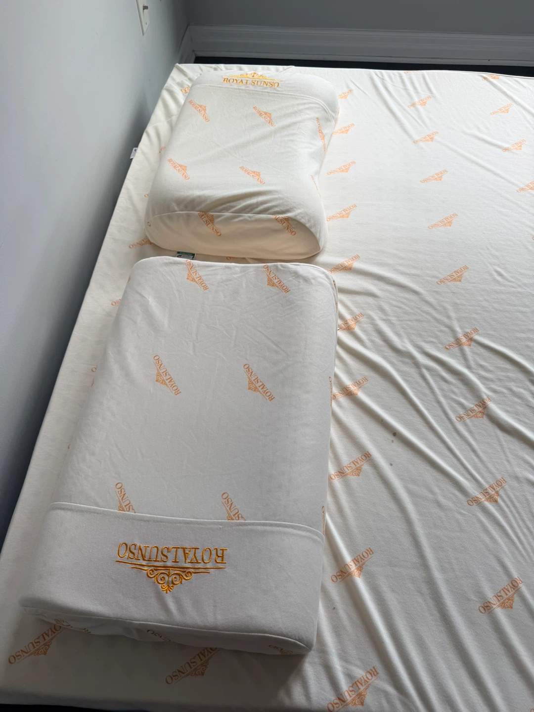 Latex Foam Queen Size Mattress Topper with 2 Matching Pillows - photo 3