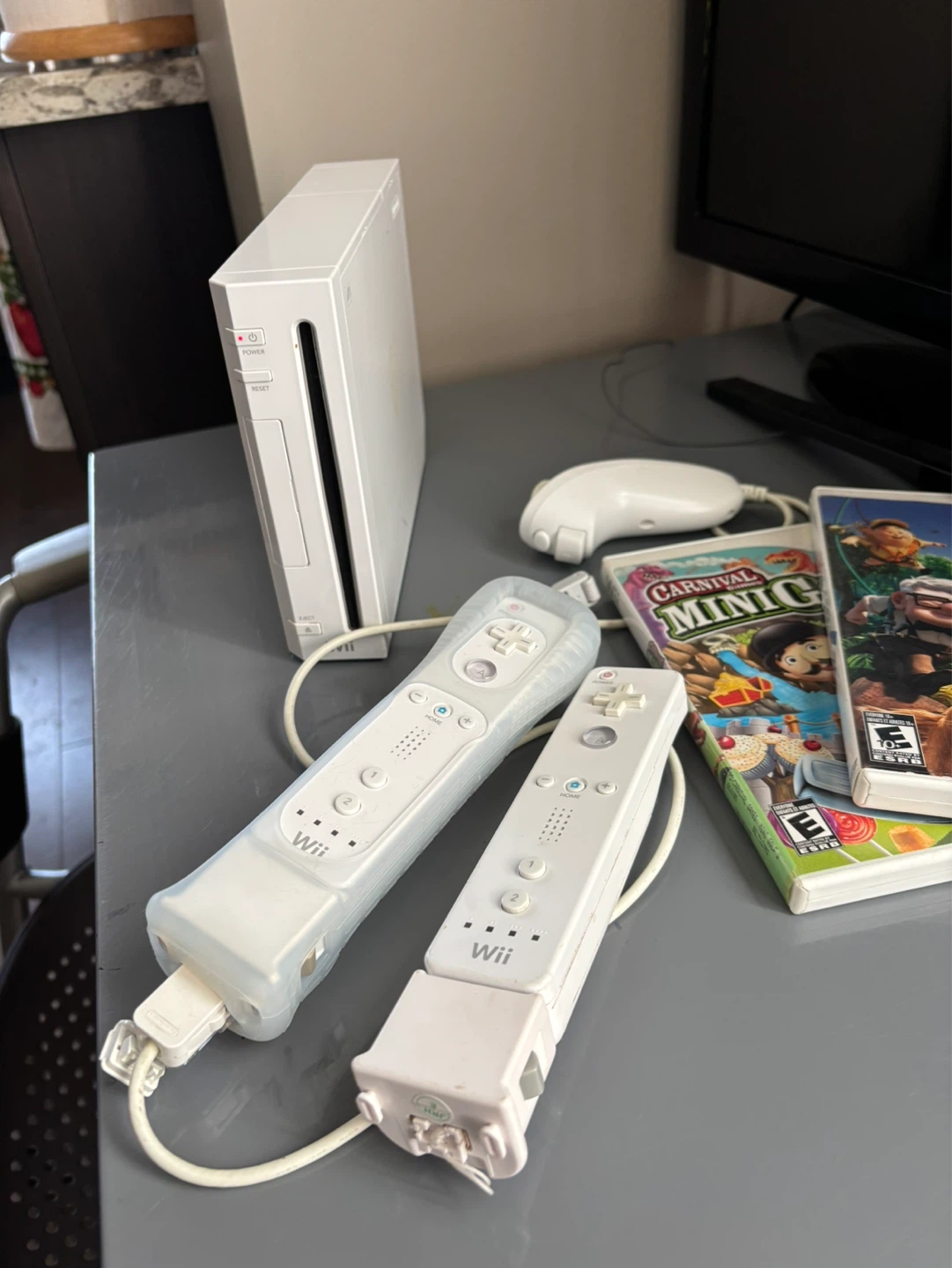 Nintendo Wii Console Bundle with Games and Controllers - photo 4