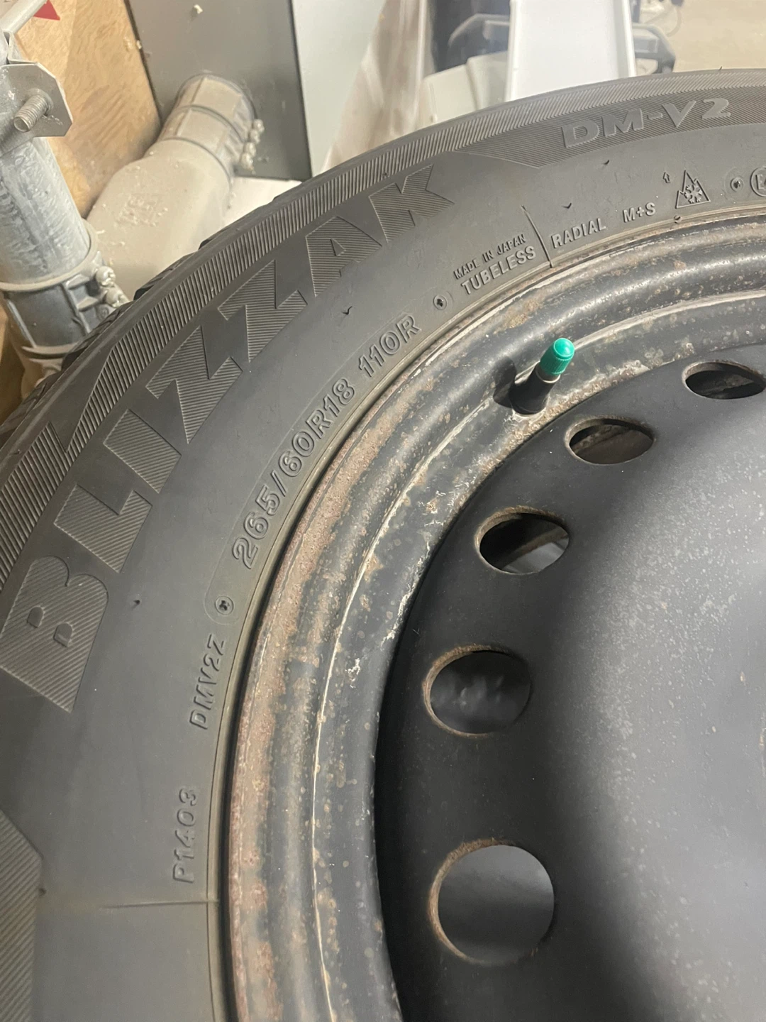 Bridgestone Blizzak 265/60R18 Snow Tire - photo 2