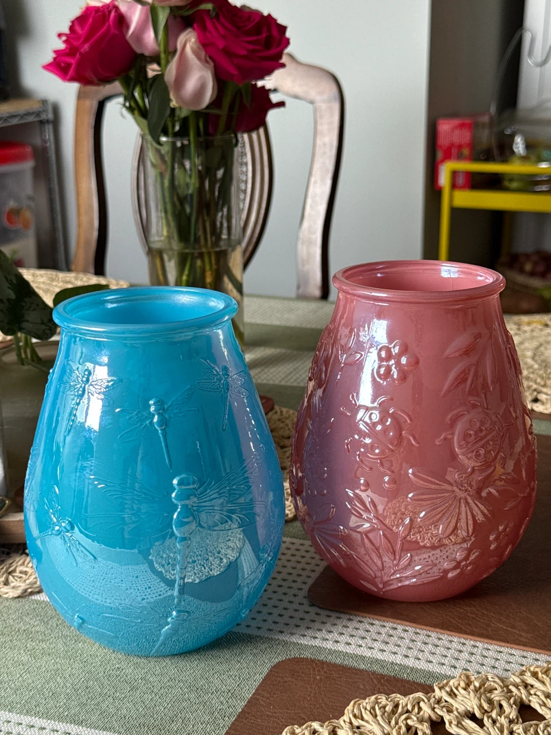 Set of 2 Embossed Dragonfly and Ladybug Vases - photo 2