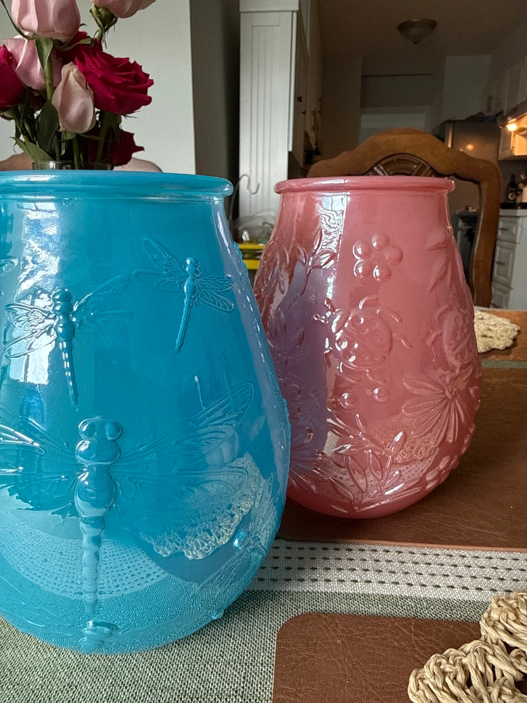 Set of 2 Embossed Dragonfly and Ladybug Vases - photo 3