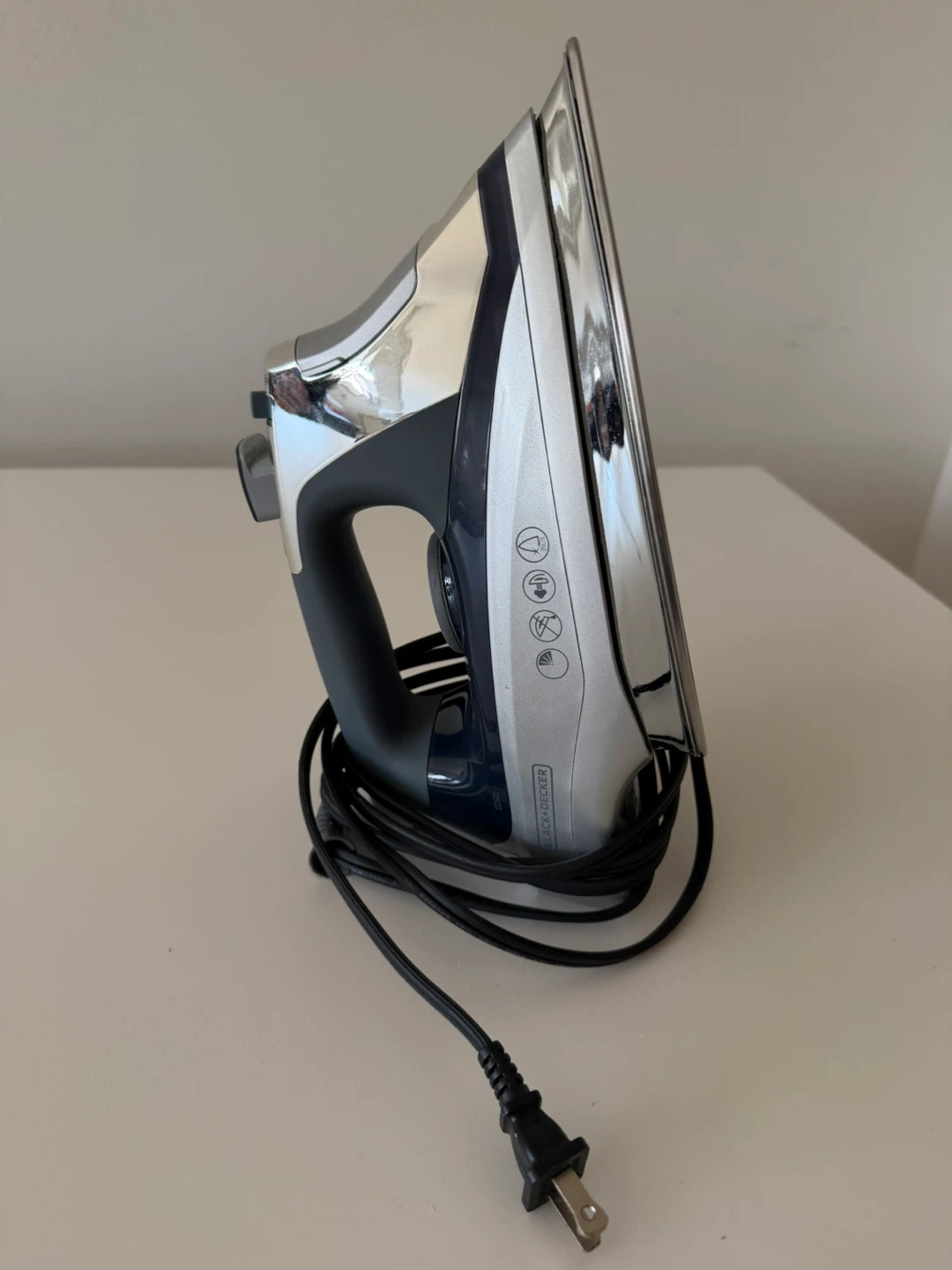 Black+Decker Iron + Ironing Table - photo 2