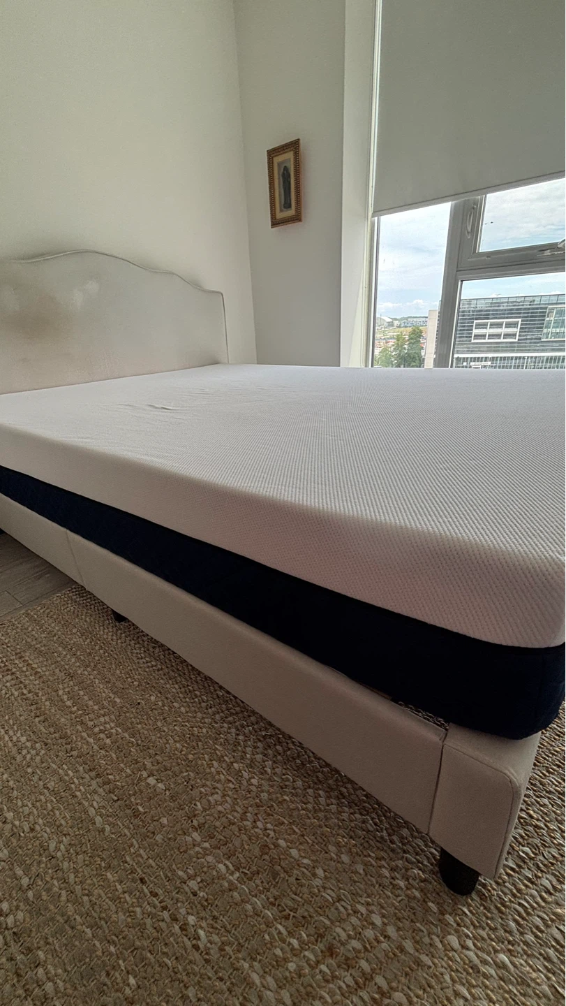 Silk & Snow Mattress + bed frame