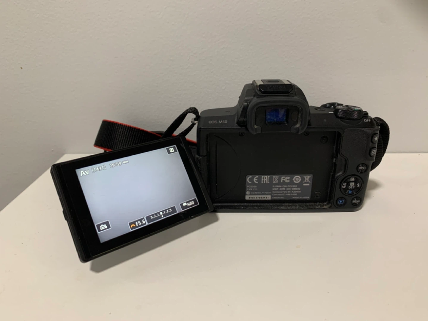Canon Eos M50 and 22mm F2.0 lens set - photo 2