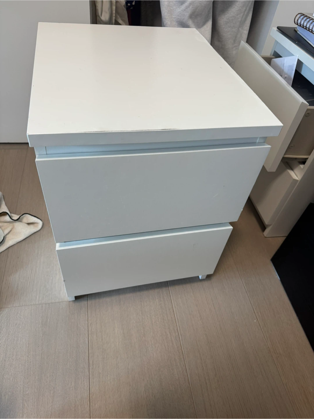 White 2-Drawer Nightstand