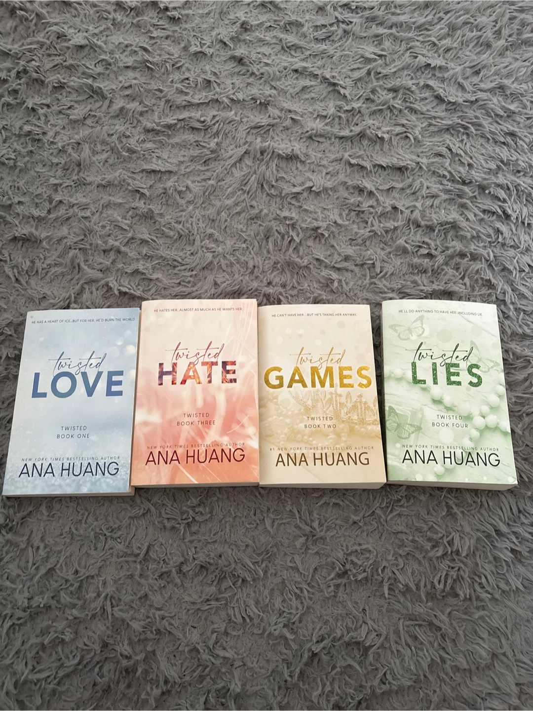 Romance book: Ana Huang- Twisted series