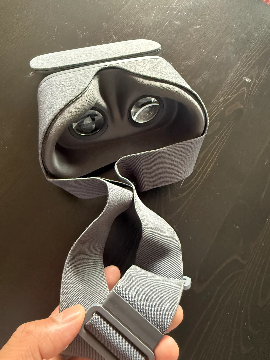 Google Daydream View VR Headset