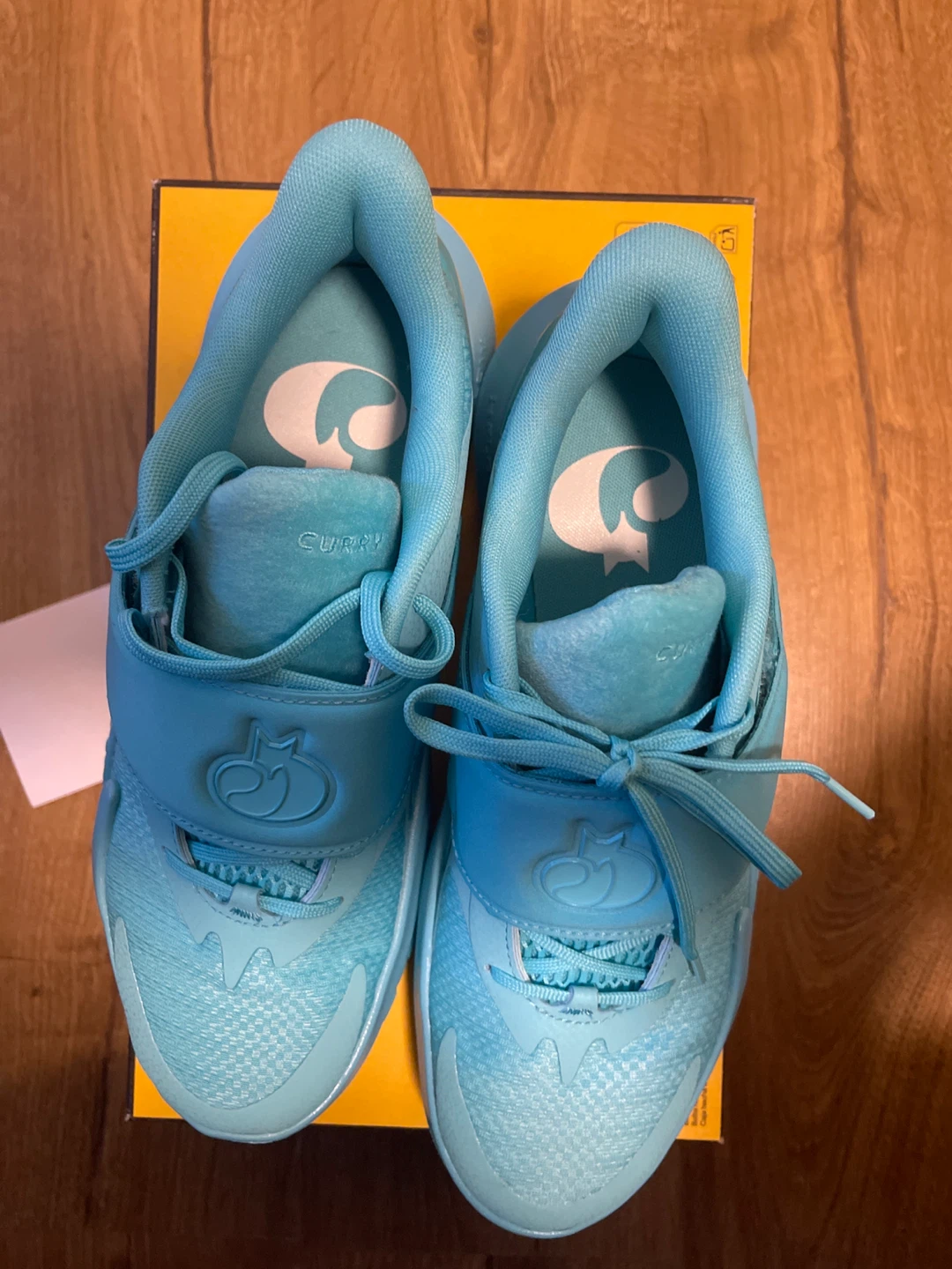 Basketball shoes - photo 2