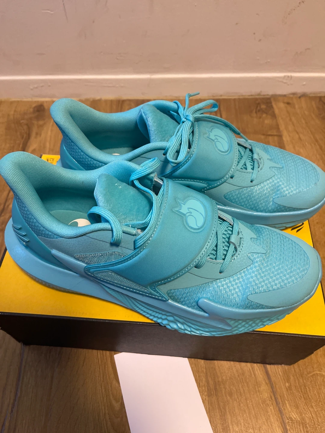 Basketball shoes - photo 3