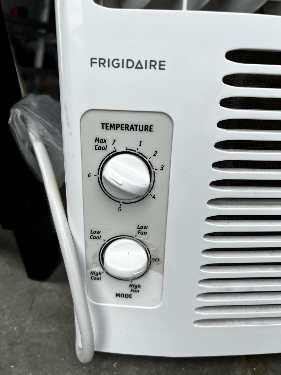 Frigidaire Window Air Conditioner - photo 2