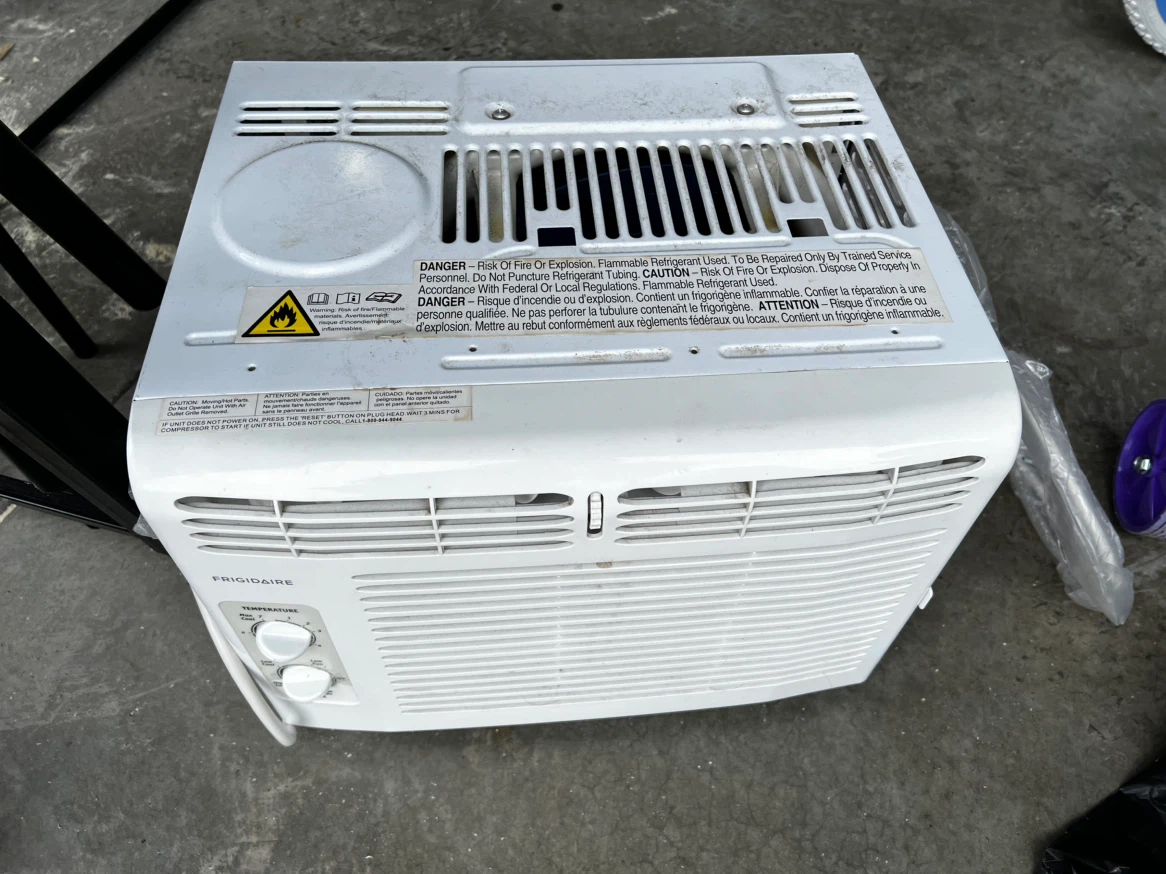Frigidaire Window Air Conditioner - photo 3