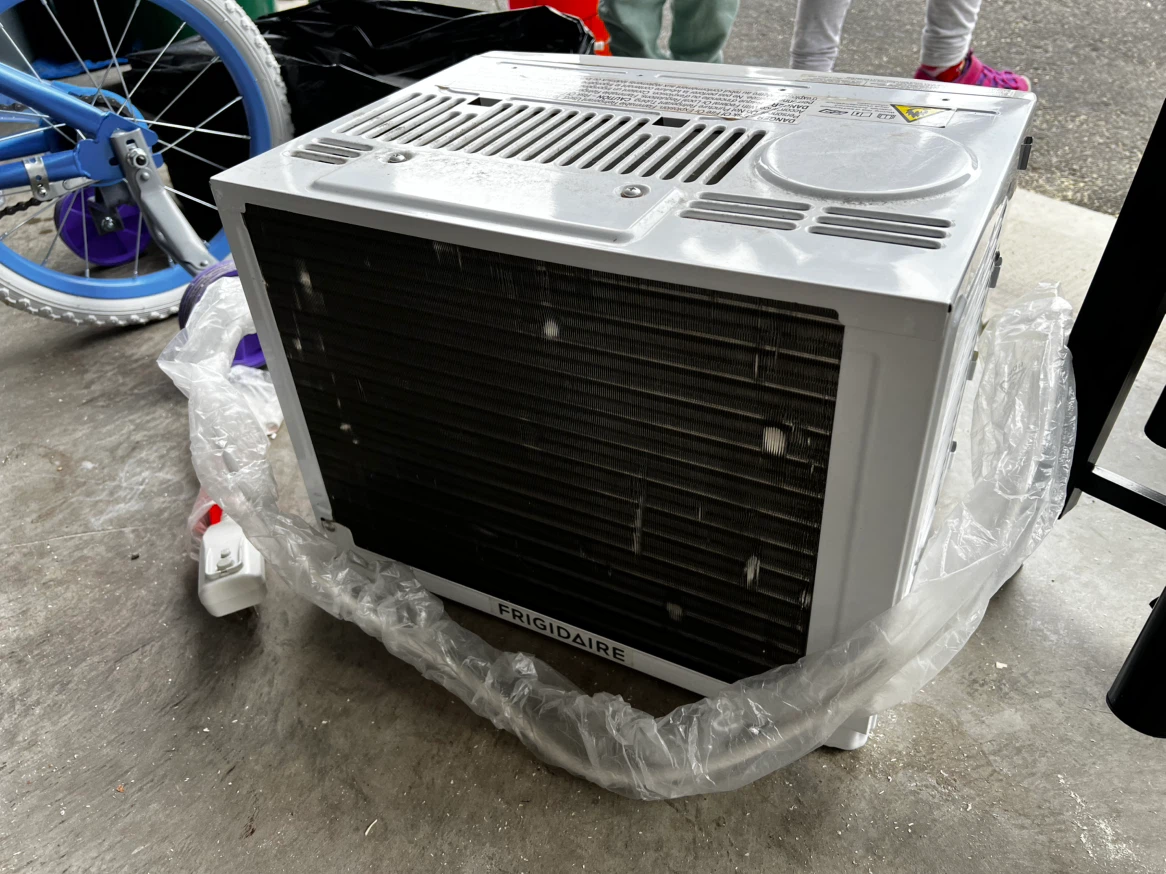 Frigidaire Window Air Conditioner - photo 4