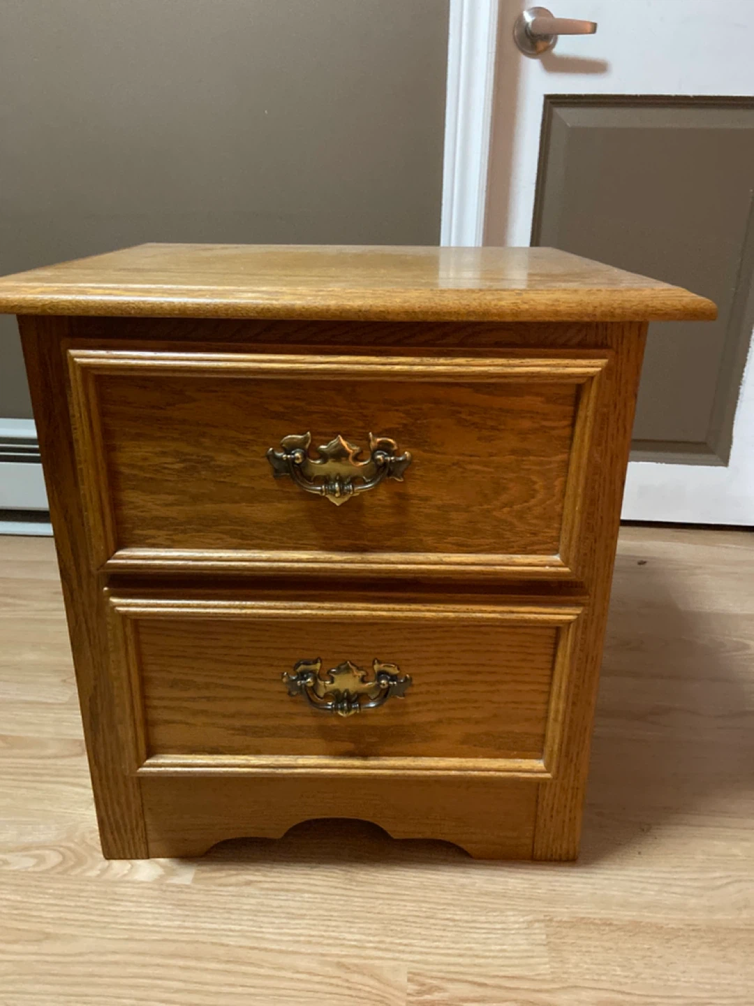 Oak 2-Drawer Nightstand