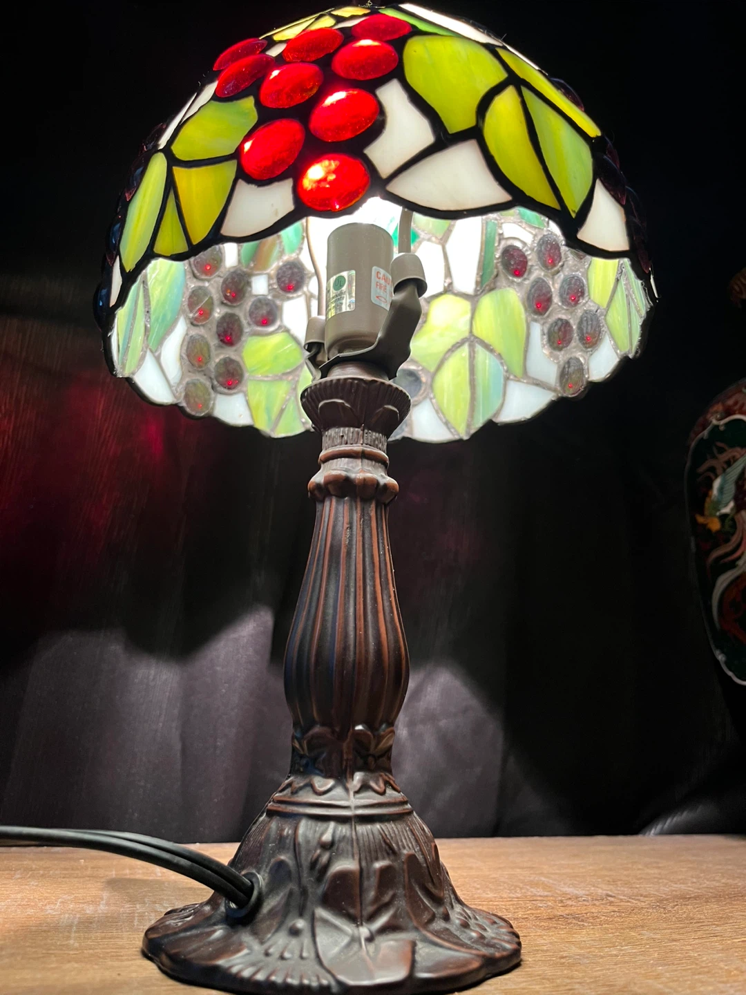Tiffany Style Stained Glass Grape Accent Lamp - photo 2