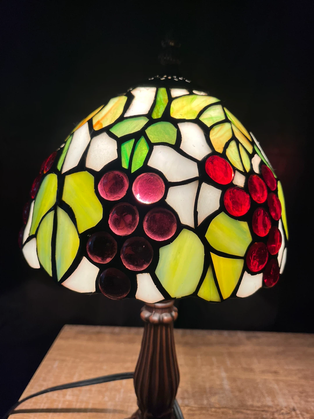 Tiffany Style Stained Glass Grape Accent Lamp - photo 4
