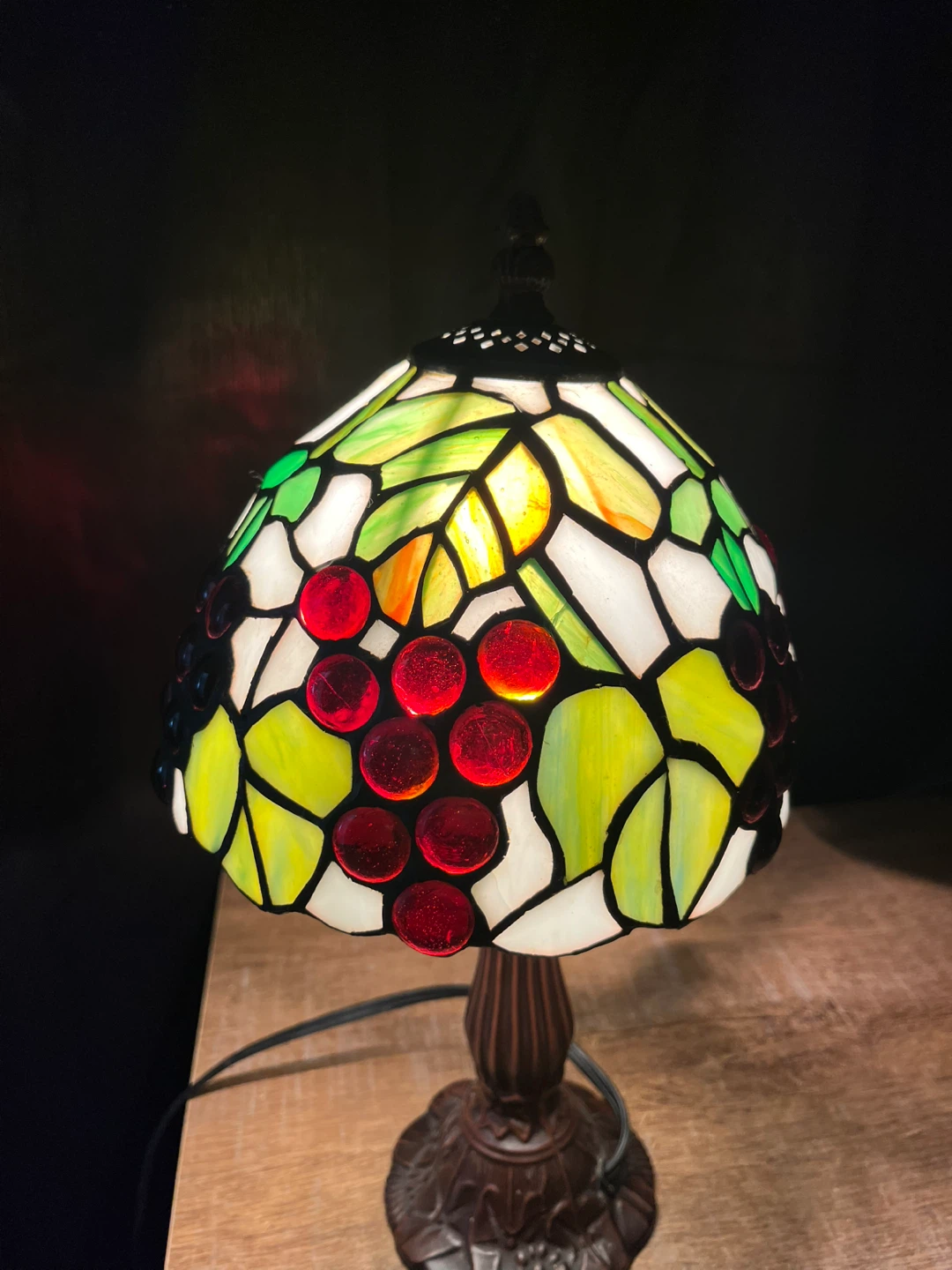 Tiffany Style Stained Glass Grape Accent Lamp - photo 5