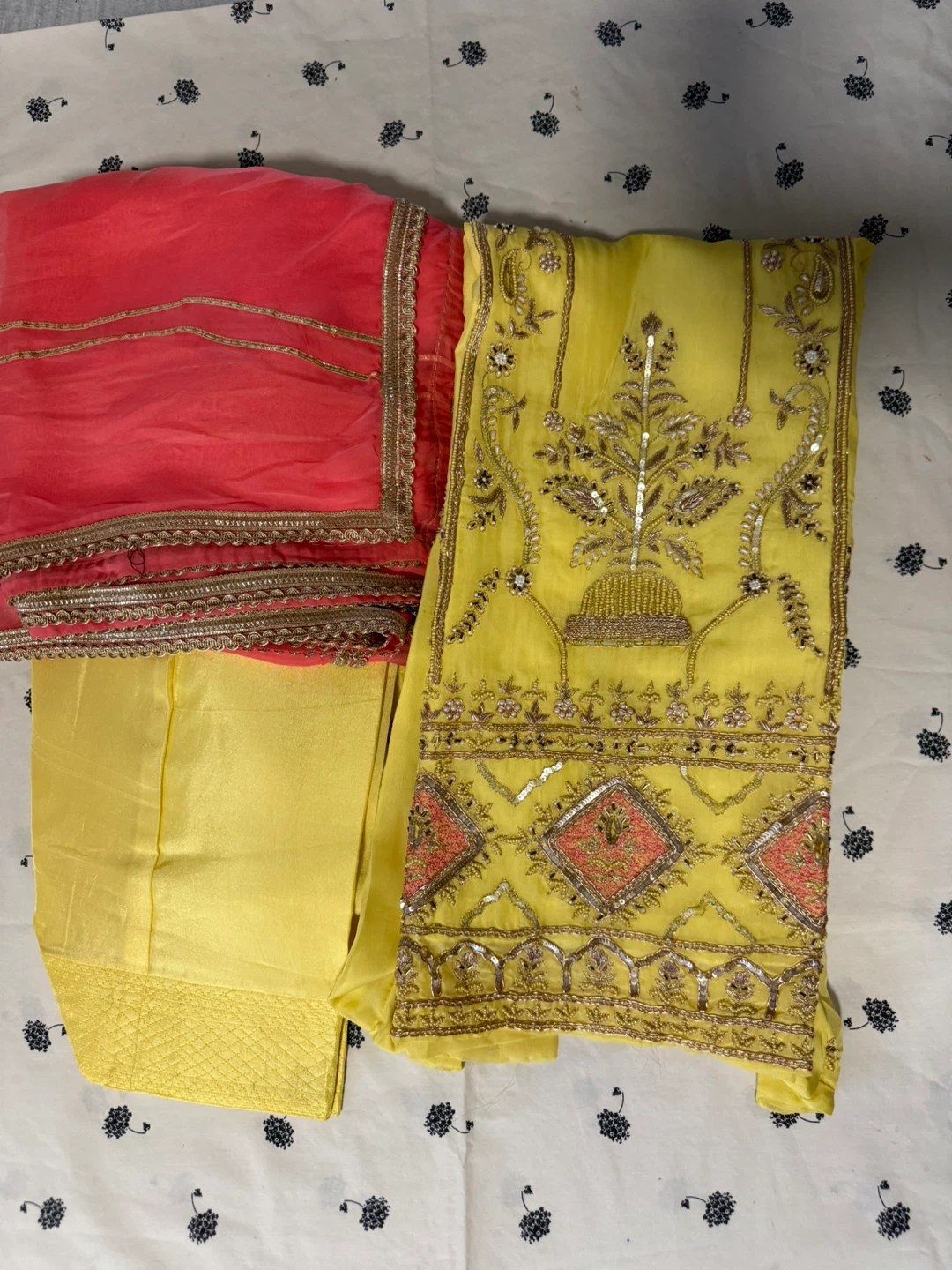 Yellow Embroidered Salwar Kameez with Pink Dupatta - photo 4