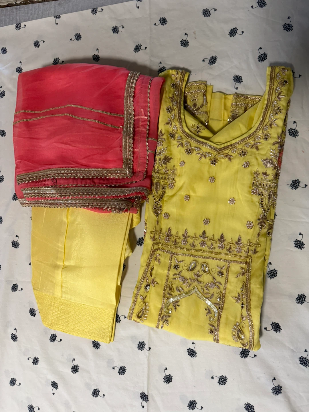 Yellow Embroidered Salwar Kameez with Pink Dupatta - photo 3