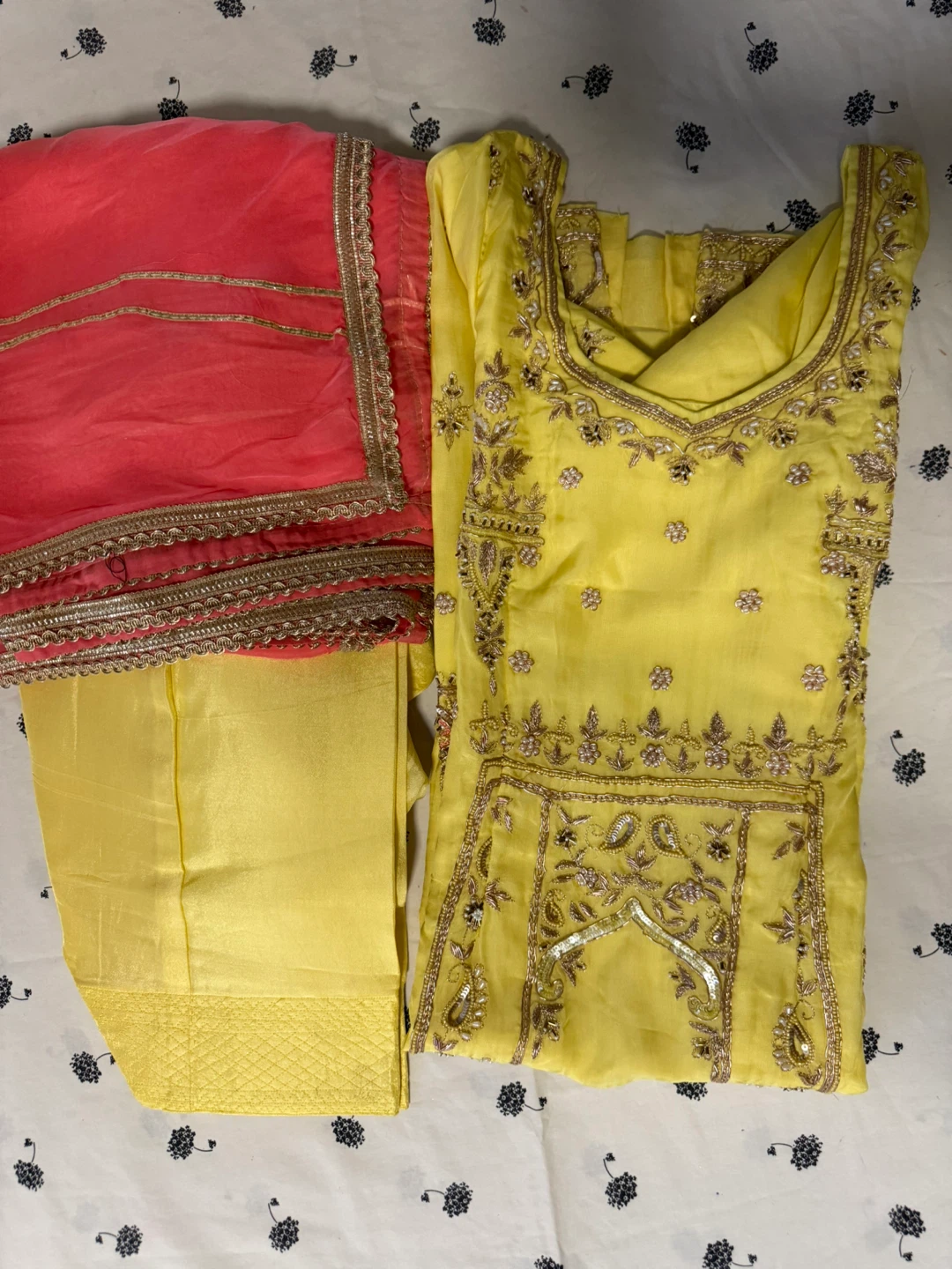 Yellow Embroidered Salwar Kameez with Pink Dupatta - photo 5