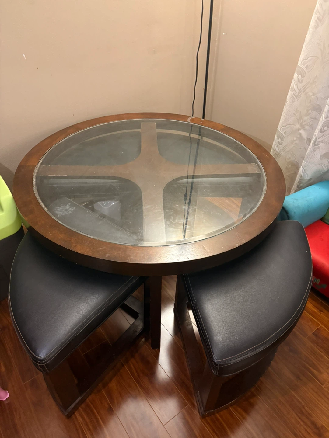 Round Coffee Table with Glass Top and 4 Ottomans