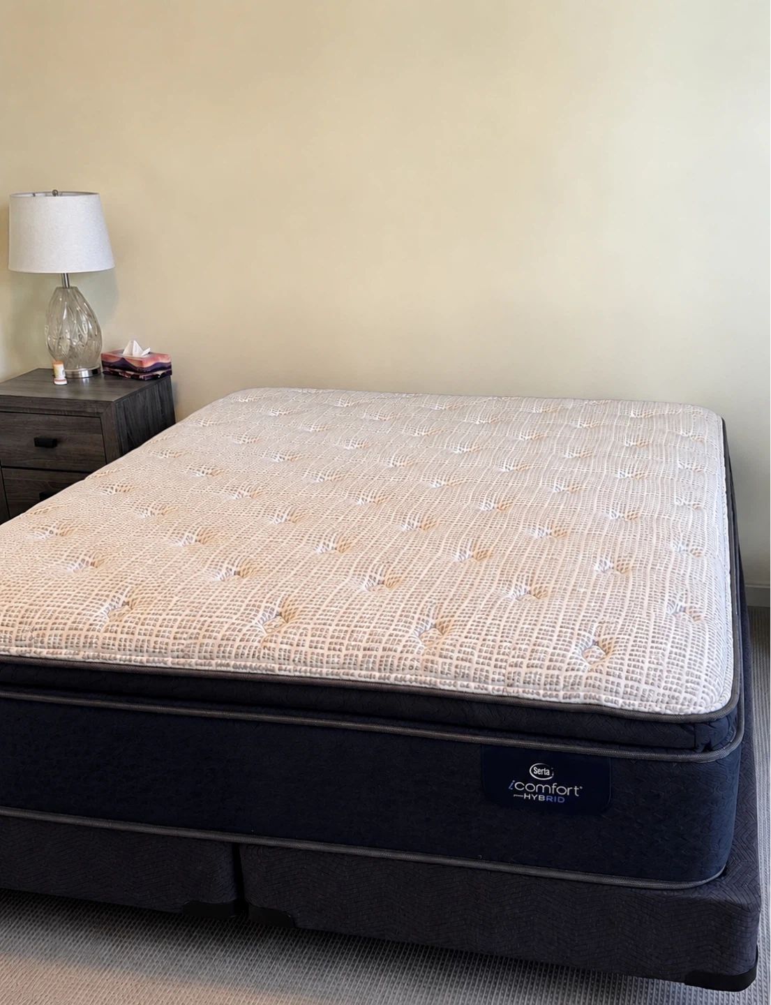 King bed . Delivery available $$