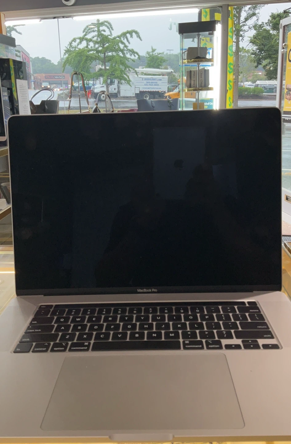 Apple MacBook Pro 16" (2019) - photo 3