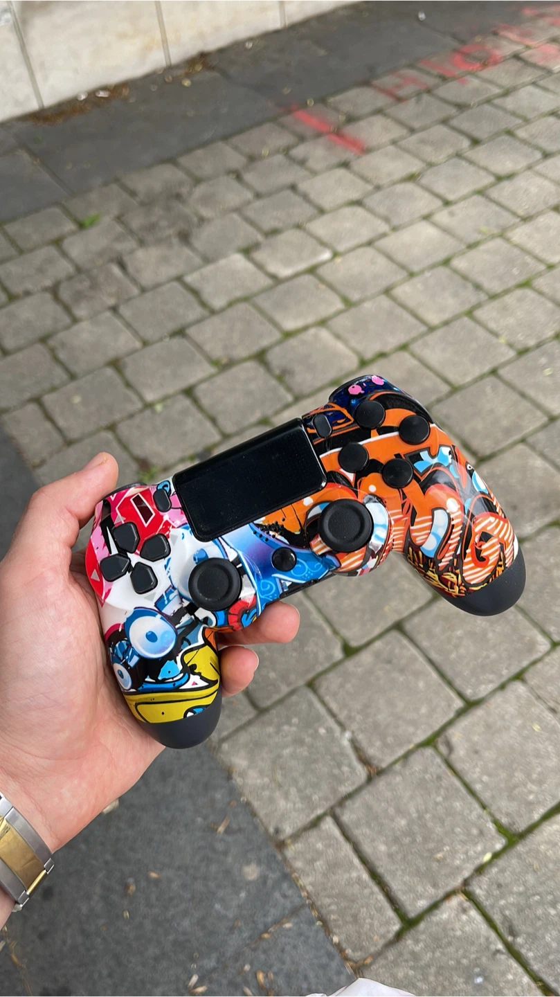 Graffiti Design PlayStation 4 Controller