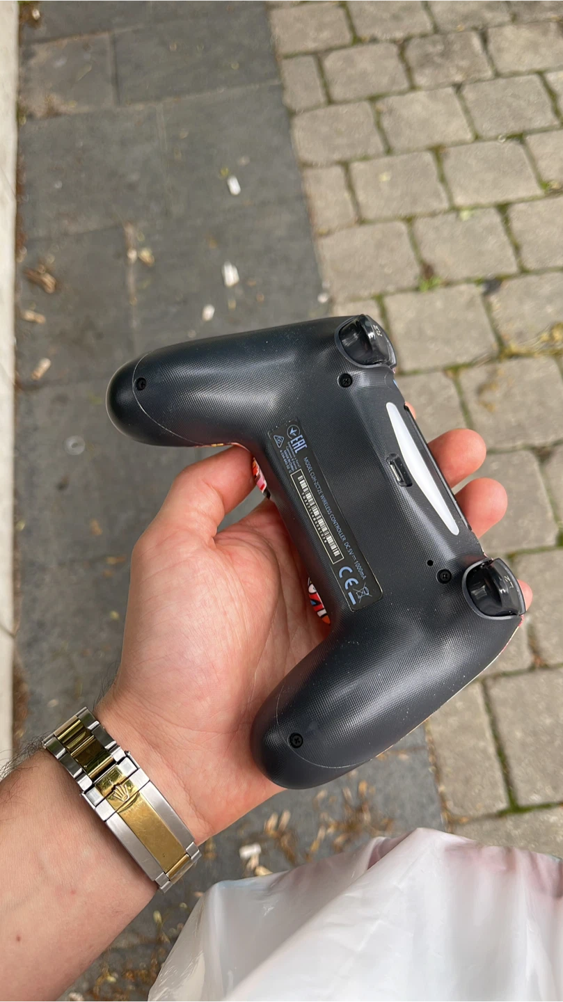 Graffiti Design PlayStation 4 Controller - photo 2