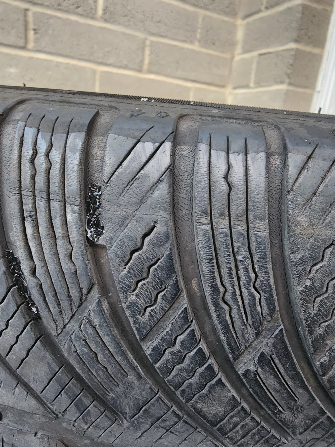 Michelin Pilot 4 Winter Tires 235/40R18 95V - photo 3