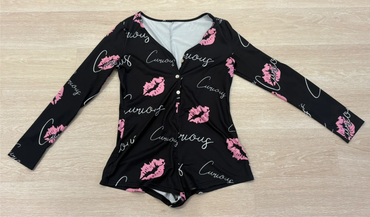 Women's Black Lip Kiss Print Romper - photo 2