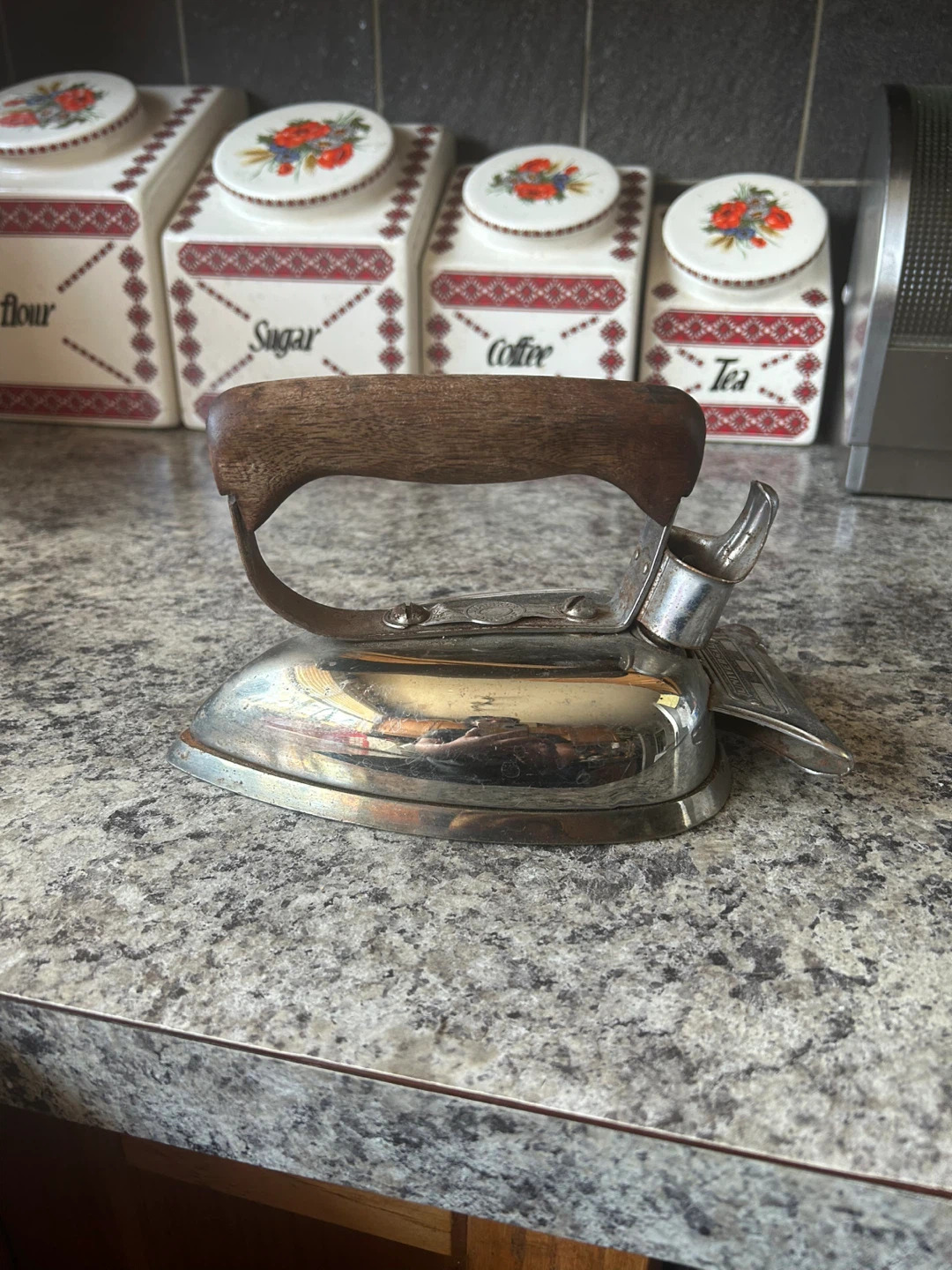Vintage Universal Electric Iron