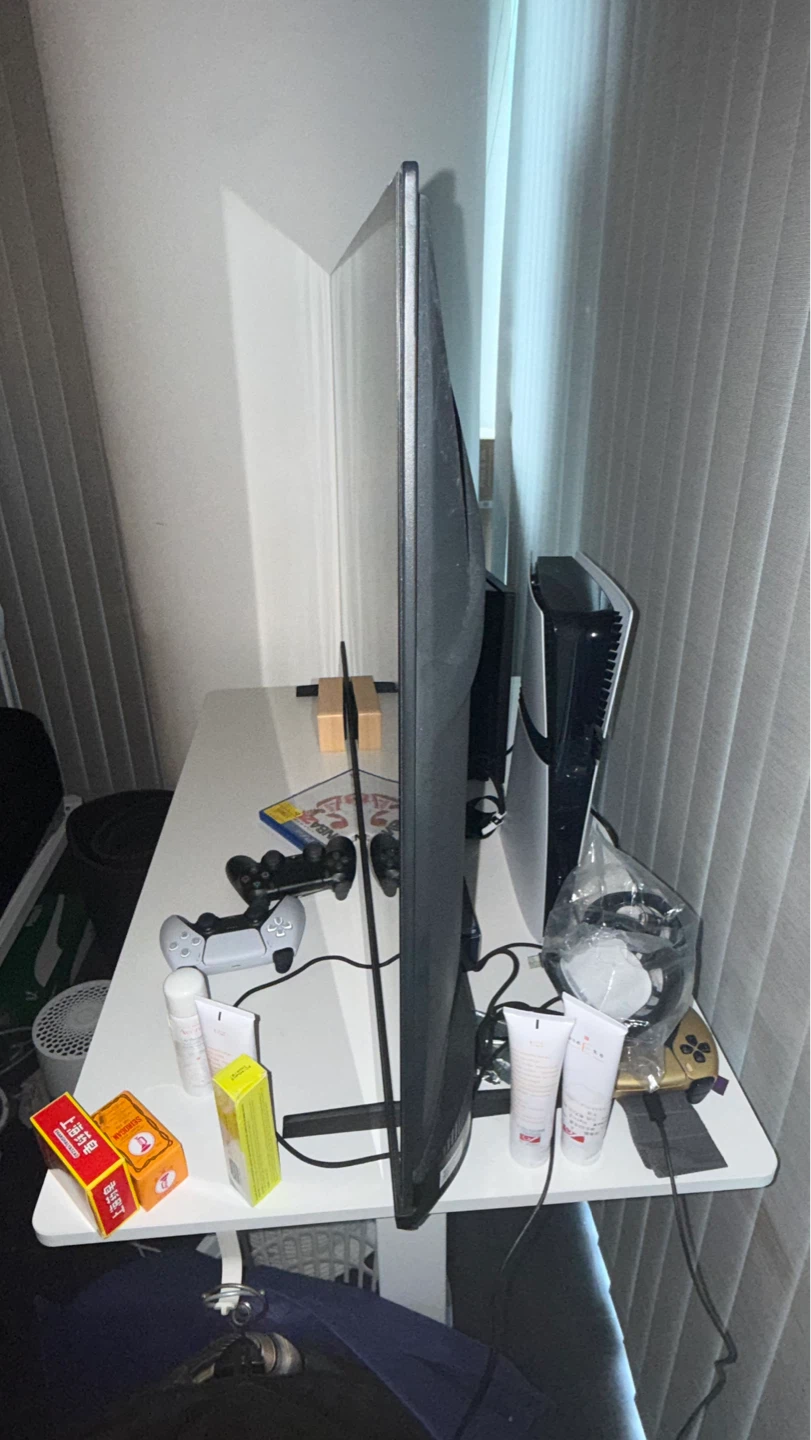 Moving Sale: Hisense 50” 4K QLED Smart TV - Like New - photo 2