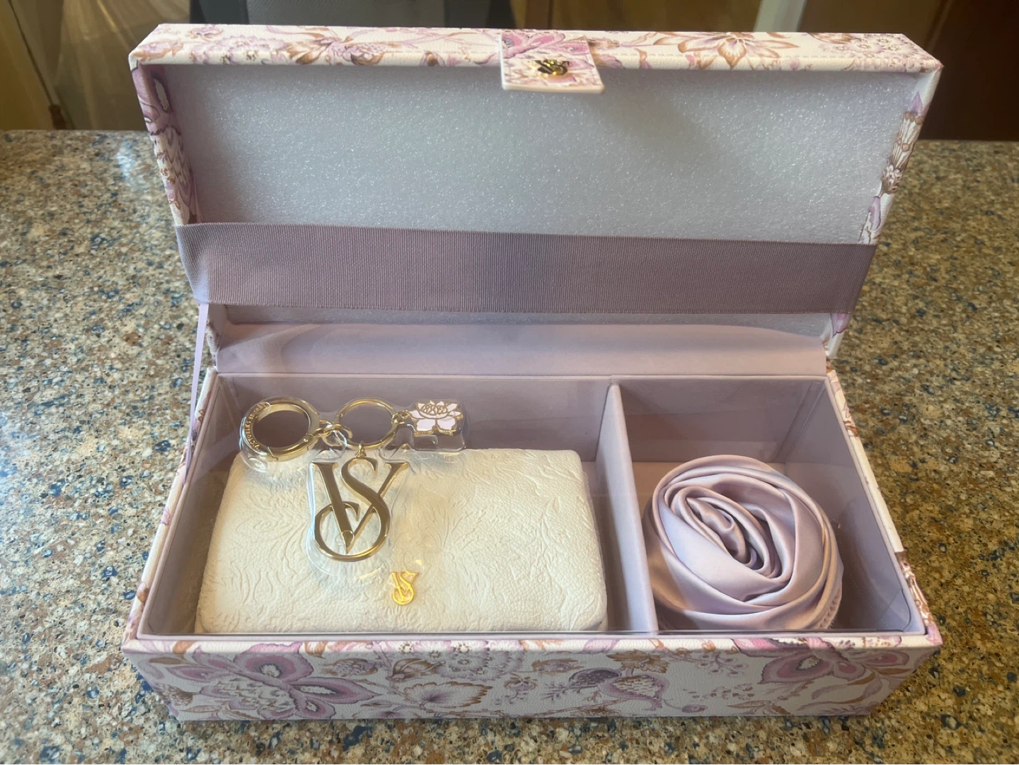 Victoria's Secret Limited Edition 4 Piece Accessories Gift Set