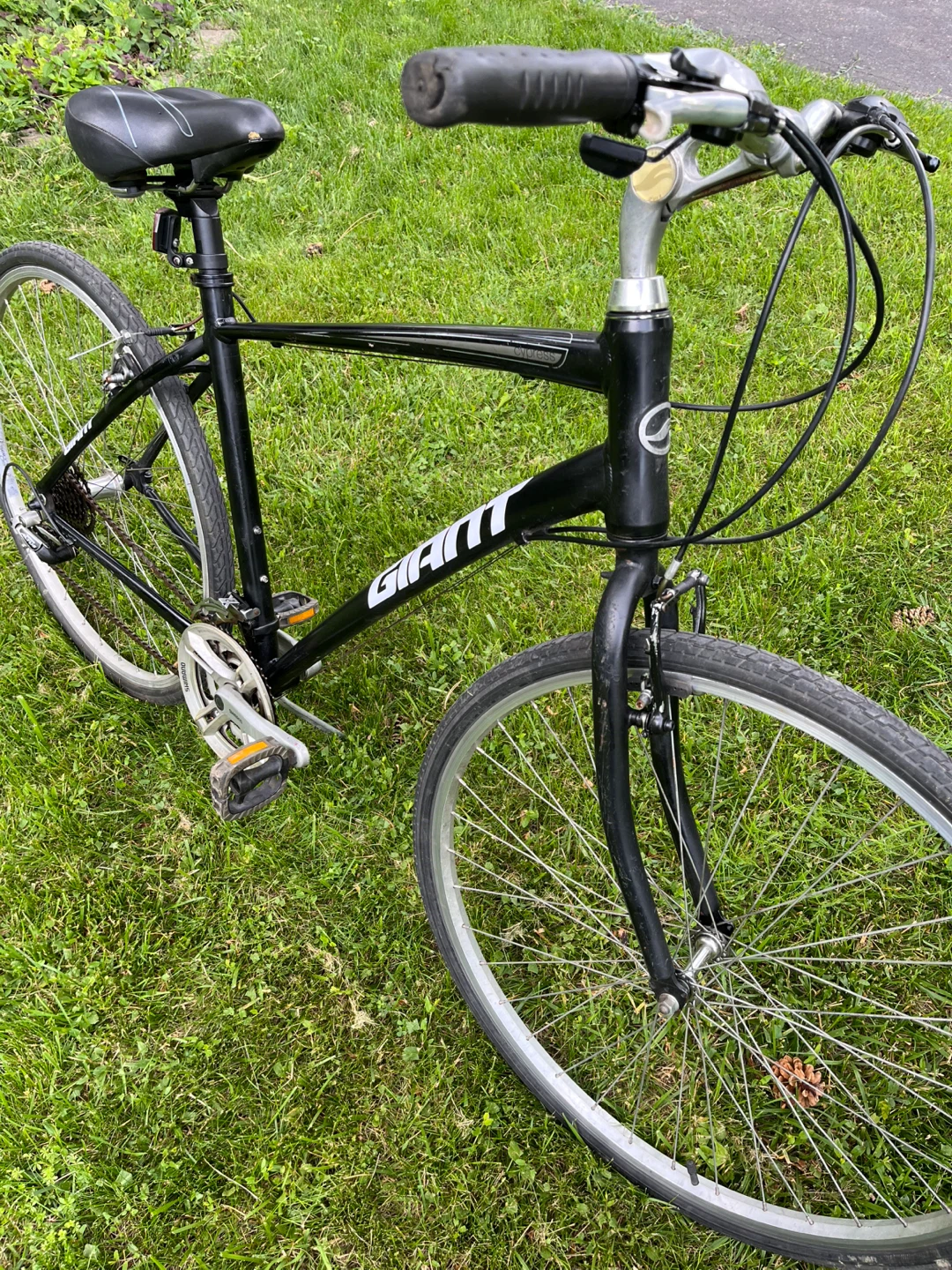 Black Giant Hybrid Bike - photo 2