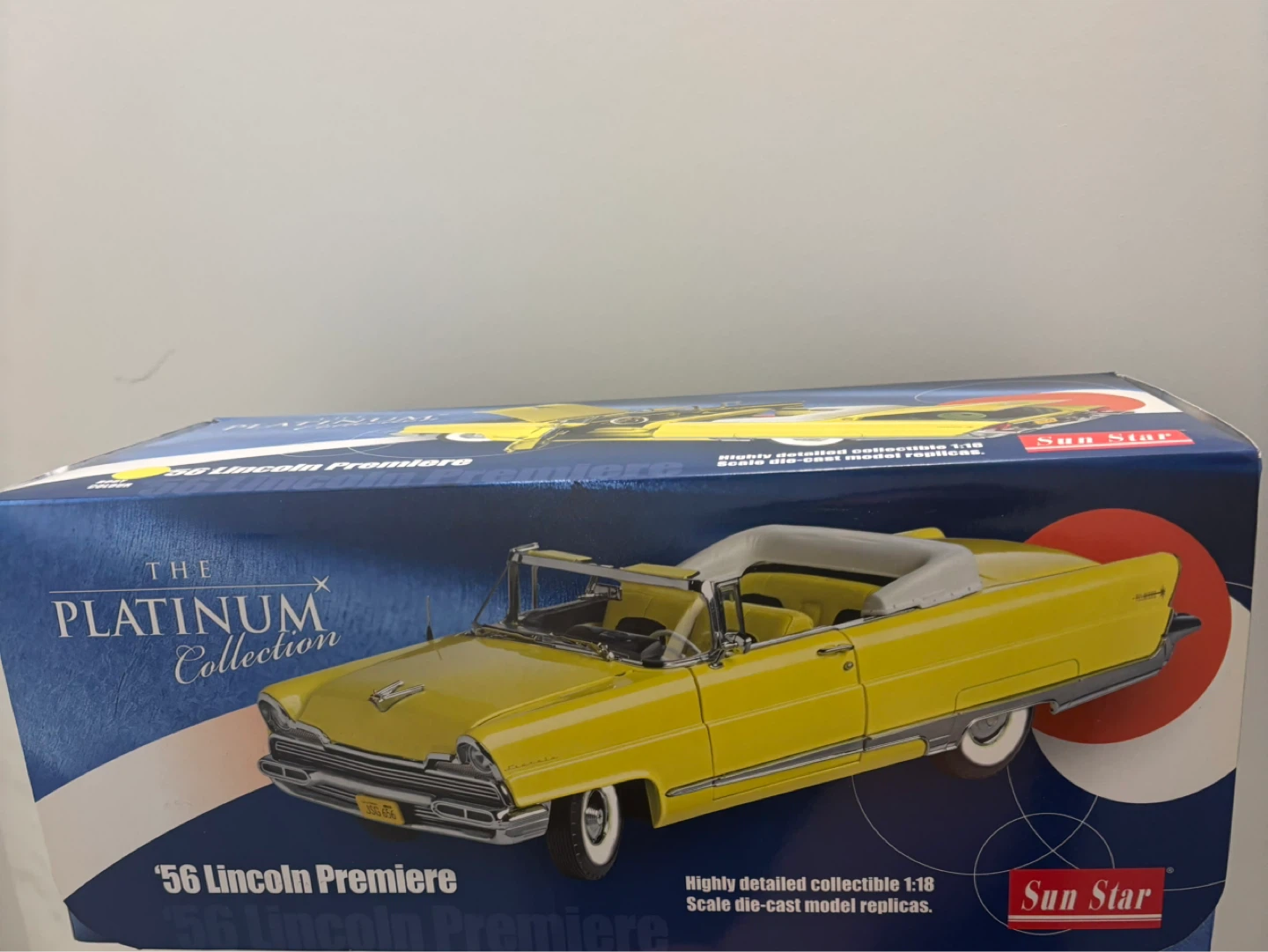 Sun Star '56 Lincoln Premiere 1:18 Scale Die-cast Model