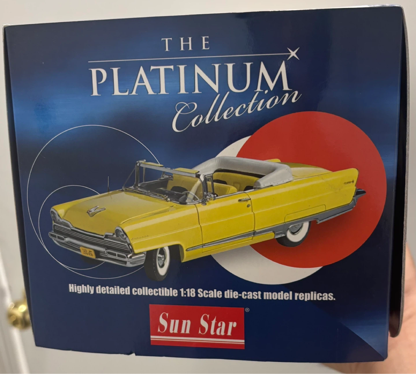 Sun Star '56 Lincoln Premiere 1:18 Scale Die-cast Model - photo 3