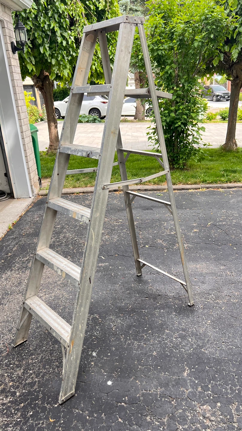 Aluminum 6FT Step Ladder - photo 3