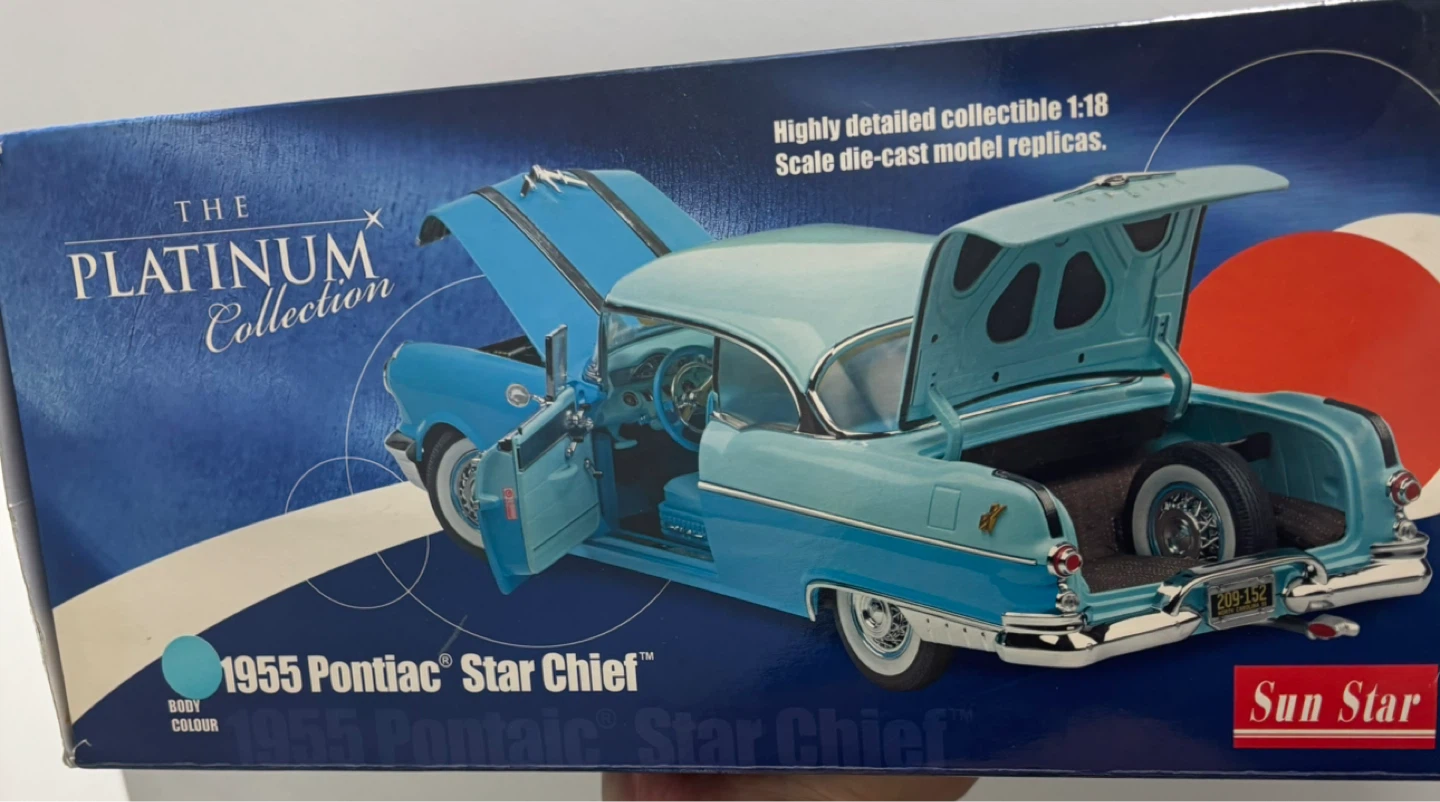 1955 Pontiac Star Chief 1:18 Scale Die-Cast Model - photo 2