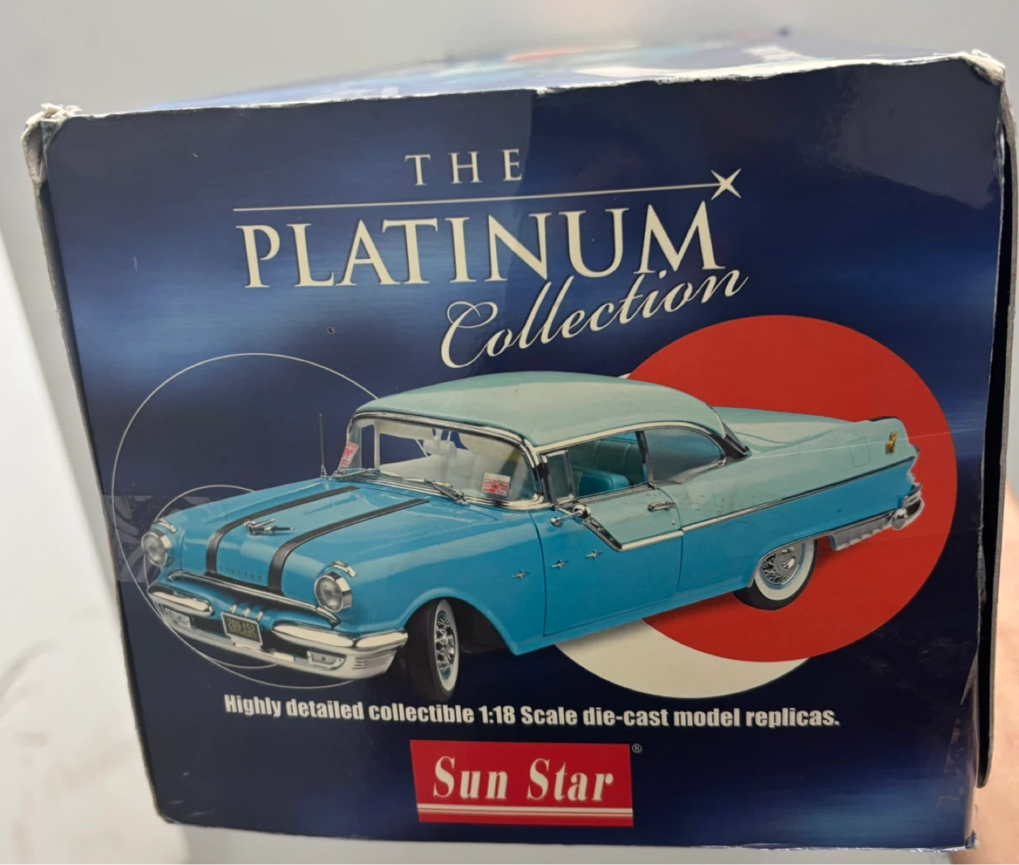 1955 Pontiac Star Chief 1:18 Scale Die-Cast Model - photo 3