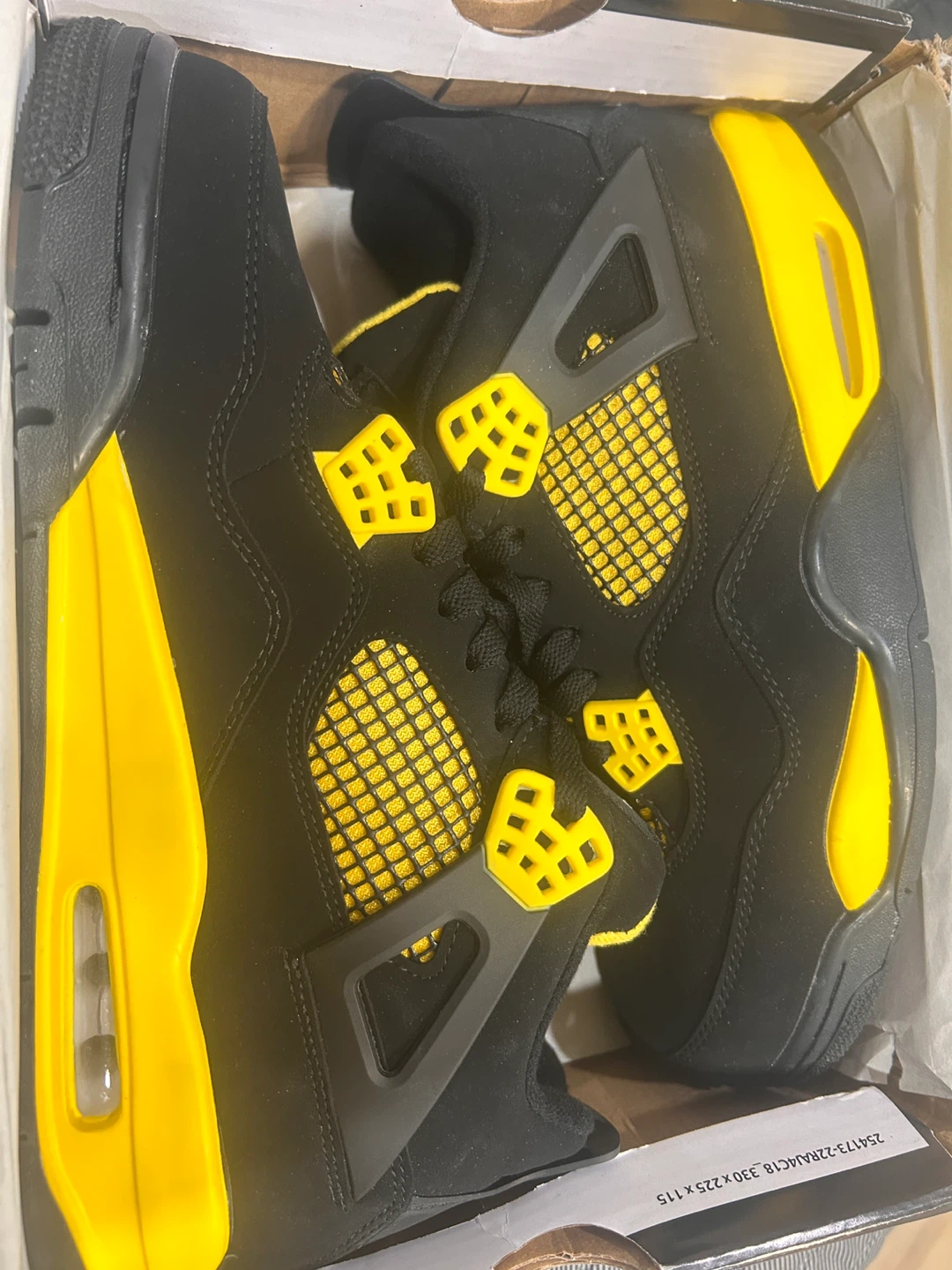 Jordan retro 4’s lighting black and yellow