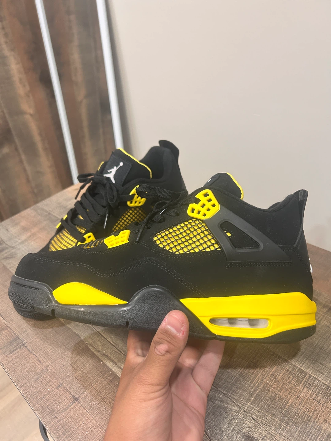 Jordan retro 4’s lighting black and yellow - photo 3