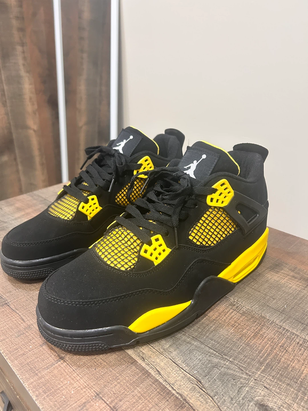Jordan retro 4’s lighting black and yellow - photo 2