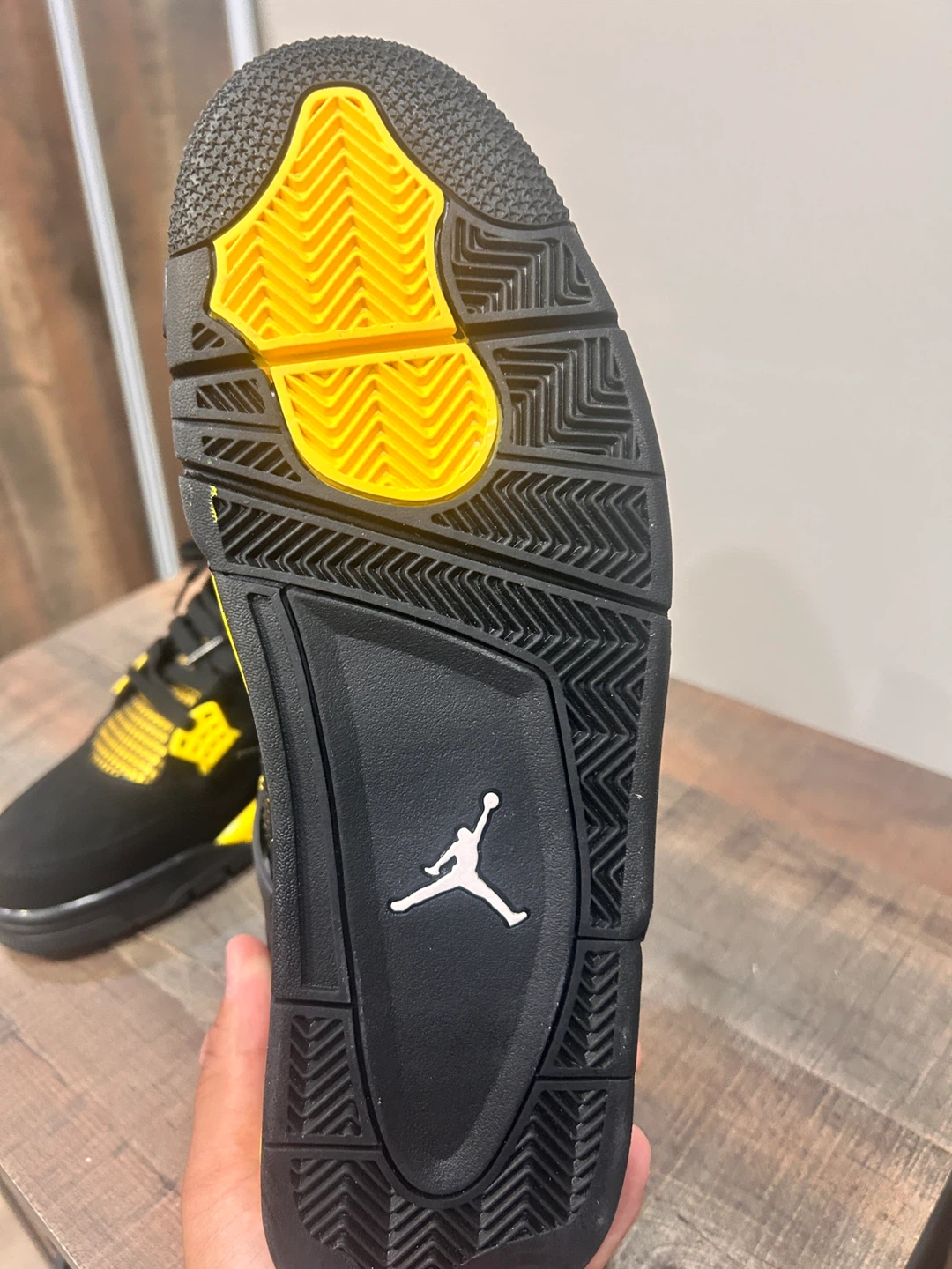 Jordan retro 4’s lighting black and yellow - photo 5