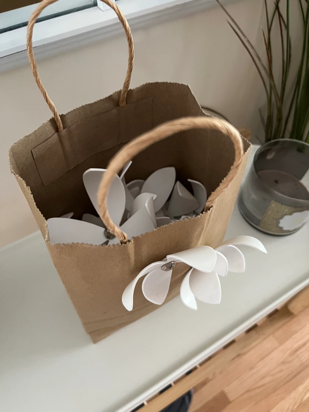 Umbra White Flower Embellishments Decor - photo 4